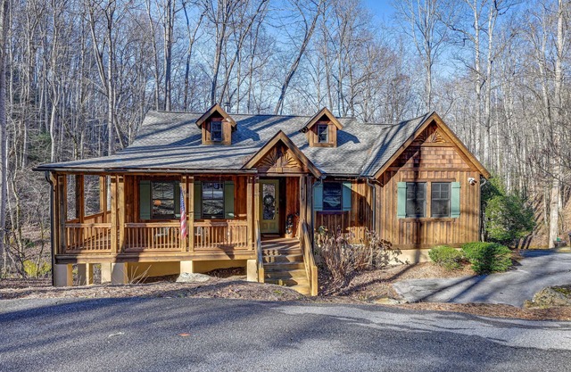 Tuckasegee Cabin ~ 3 Mi to Bear Lake!