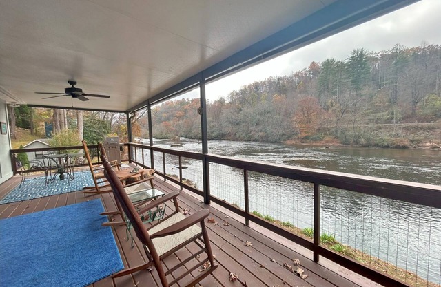 Tuckasegee Cabin- Riverfront one bedroom
