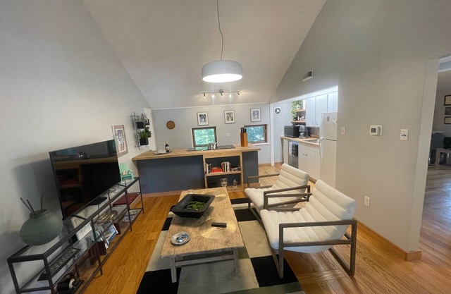Tucked away in a Carriage House in the heart of Squirrel Hill!
