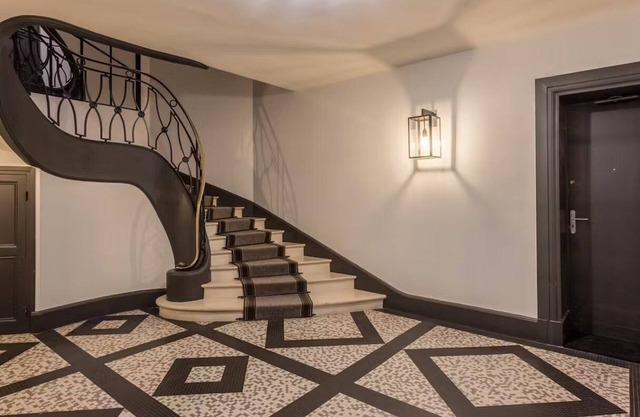 Tucked away in a quiet courtyard very stylish 110m² pied-à-terre-in Invalides