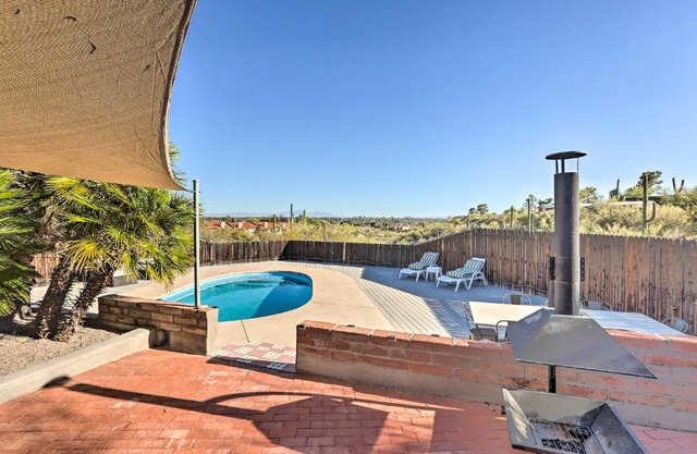 Tucson Oasis La Casa de las Palmas with Pool!