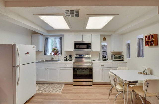 Tucson Studio ~ 2 Mi to University of Arizona!