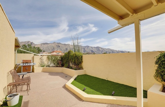 Tucson Townhome w/Private Patio & Mtn Views!