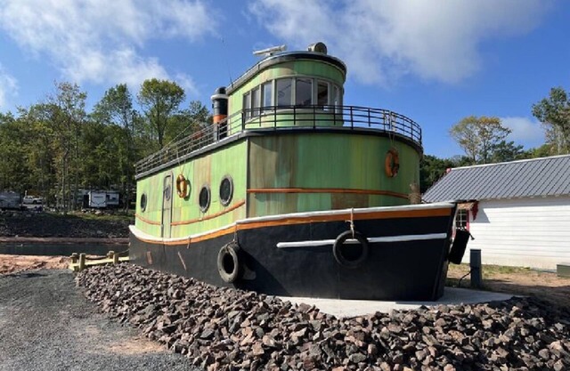 Tug Boat- Deluxe Cabin #4 on map