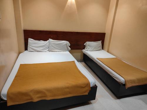 TUKARAM HOTEL only 1 minute distance from Dwarkamai