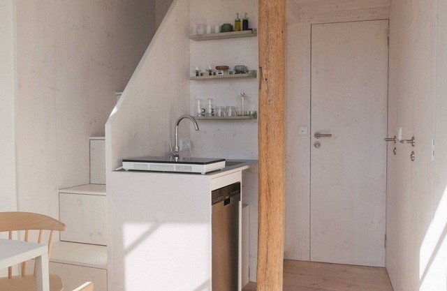 TURMSTUDIO: Lake view, exit and water access