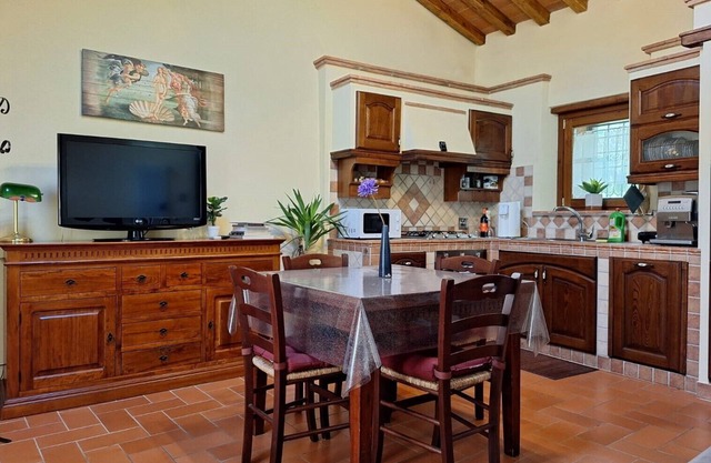 Tuscan Barn 15 min from Florence, Parking, Garden