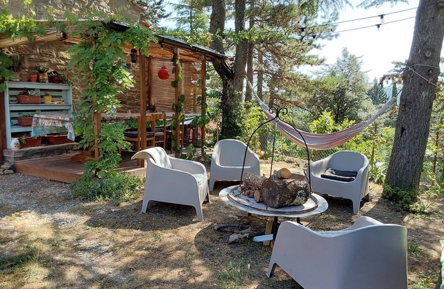 Tuscan rural stone farmhouse, sleeps 6 adults/children. Pets welcome.n