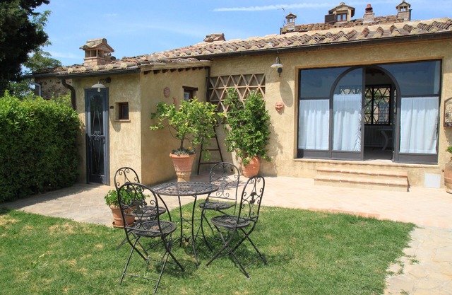 Tuscany apartment with private garden and wonderful view in Chianti