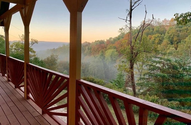 Twin Arch Cabin RRG - Hot Tub! Pet Friendly!