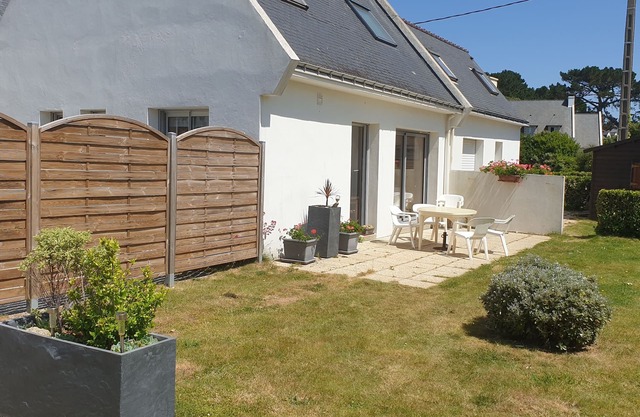 Twin detached villas 100m from the beach