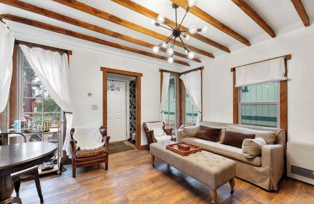 Twin Pines Hideaway + BBQ + Fire-pit +Location!