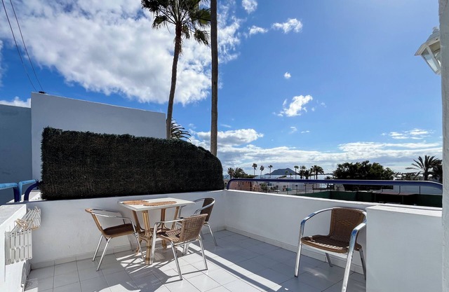 Twin Studios, Ocean View, Terrace, 100m to Beach, Pool, Wifi