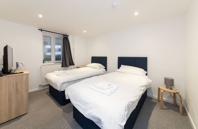 Twin Superior Room with ensuite shower