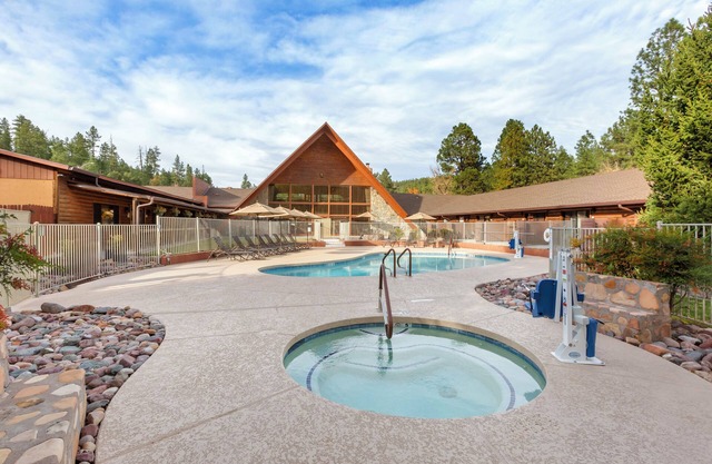 Two Beautiful Units! Ultimate Outdoor Group Getaway! Pool, Near Hiking