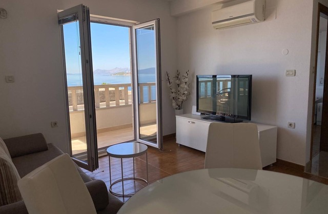 Two bedroom apartment near beach Drašnice, Makarska (A-22864-b)