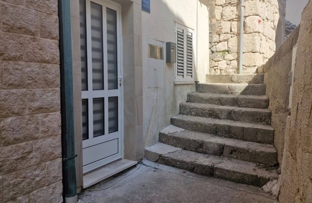Two bedroom apartment near beach Drašnice, Makarska (A-23854-a)