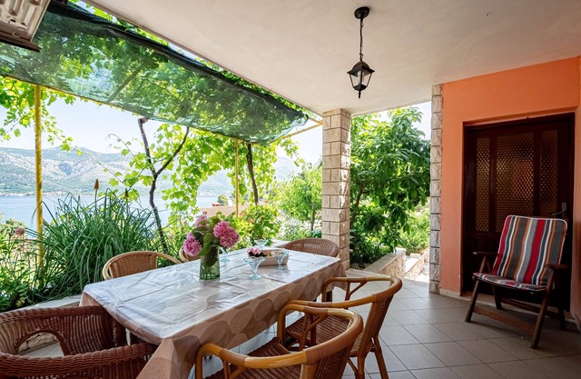 Two bedroom apartment near beach Tri Žala, Korčula (A-4432-a)