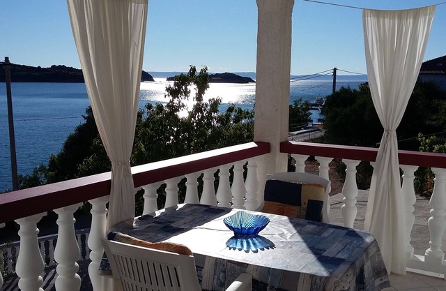 Two bedroom apartment near beach Supetarska Draga - Gornja, Rab (A-2016-b)