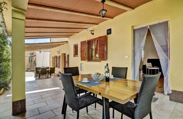 Two bedroom apartment with terrace Fažana (A-7207-a)