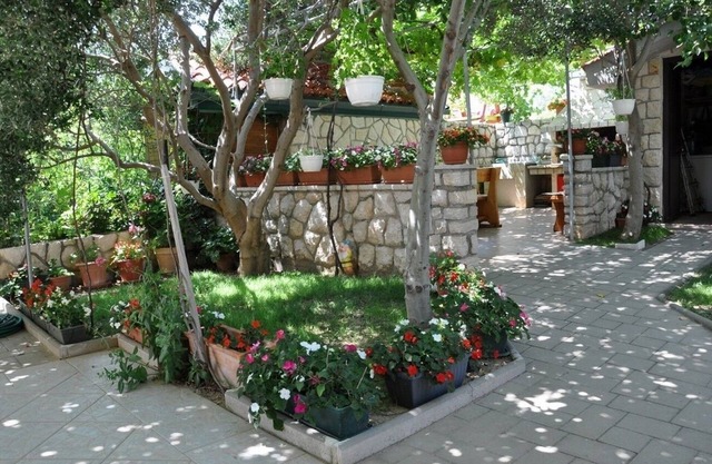 Two bedroom apartment with balcony and sea view Lopar, Rab (A-23747-b)