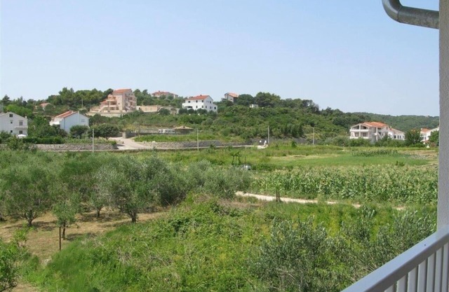 Two bedroom apartment with terrace Palit, Rab (A-16356-b)