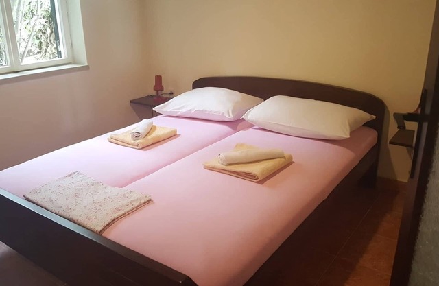 Two bedroom apartment with terrace and sea view Valun, Cres (A-386-a)