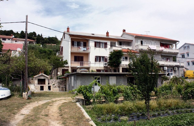 Two bedroom apartment with terrace and sea view Kampor, Rab (A-4984-a)