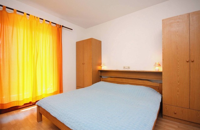 Two bedroom apartment with balcony Palit, Rab (A-5044-a)