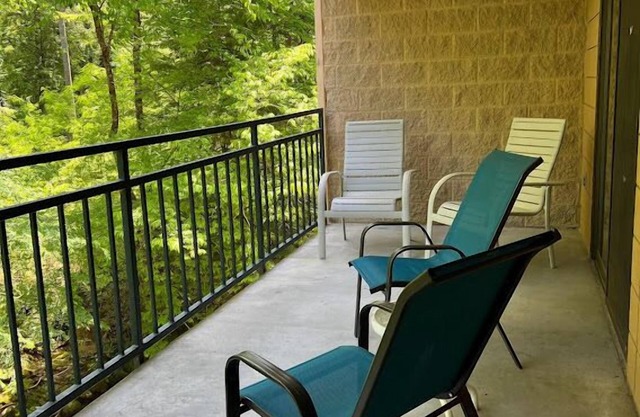 two bedroom condo sleeps 6 persons