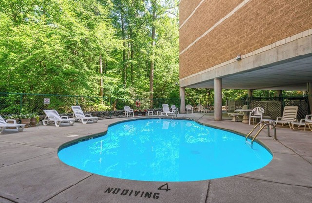 two bedroom condo sleeps 6 persons