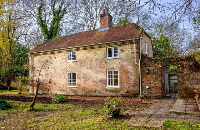 Two bedroom Cottage walled garden