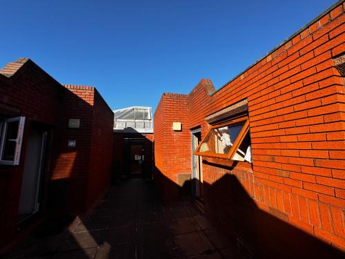 Two-bedroom flat Close to Uni & shopping center with free parking