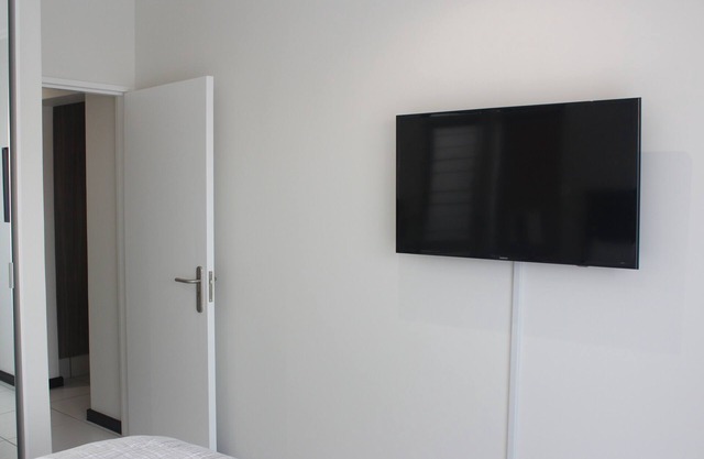 Two bedroom ground floor condo unit with private garden, 5 min from Monte Casino