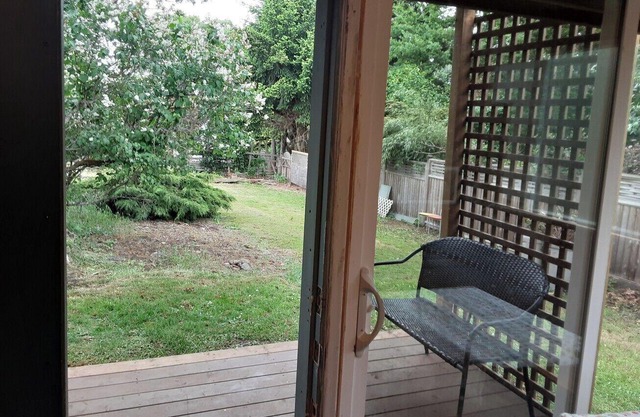 Two-bedroom plus one den suite w/five beds & spacious parking lot close to UVic