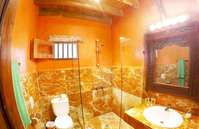 Two Bedroom villa , Unique, cozy, private garden, warm, family type