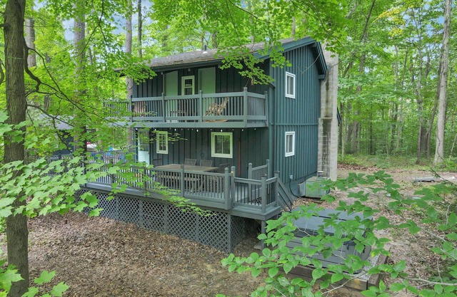 TWO CABINS in Hocking Hills! Lake, Hot tub, Horseshoes, Tetherball and More!