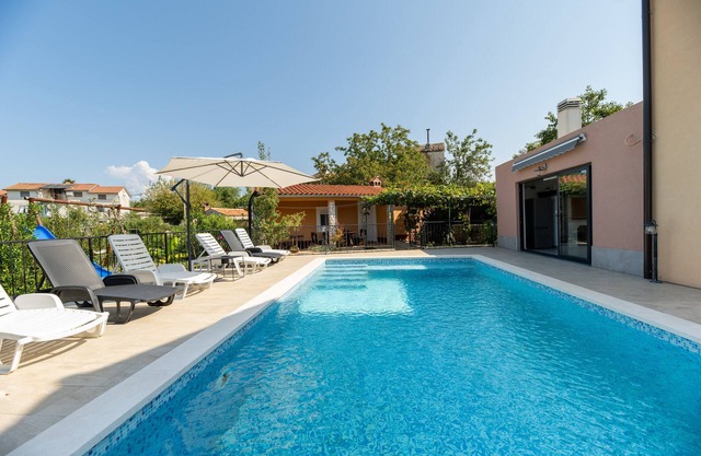 Two Charming 3-bedroom cottage withnPrivate pool and outside kitchen with grill.