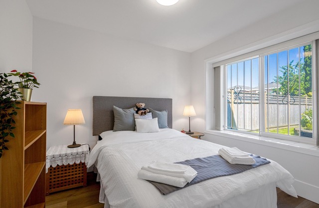 Two Cozy Bedroom Suite near PNE in quiet Neighborhood