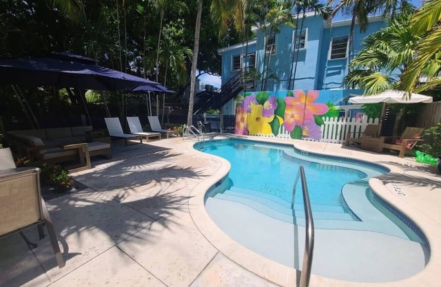 Two Duval Street Suites w free parking and heated pool
