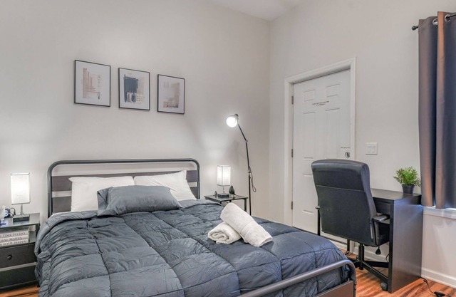 TWO Modern Apartment Minutes to NYC