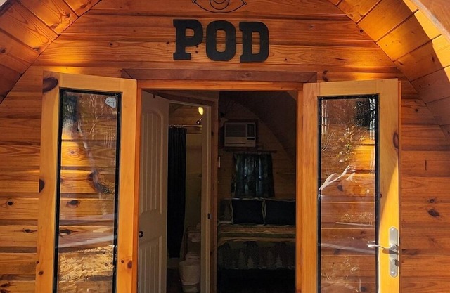 Two person Pod on the creek, Dog Friendly, Deck, private firepit, full bathroom, Sleeps 2.