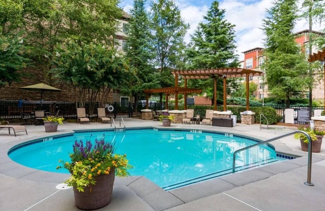 Two Spacious 2BR Suites with Full Kitchens, Free Breakfast! Pool, Pets Allowed!