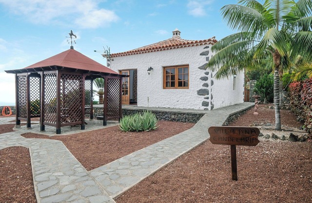 Two Typical Canarian Houses in “Finca la Sorriba” with Mountain View, Sea View, Pool & Wi-F