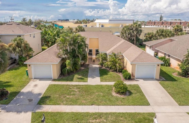 Two Unit Beach Themed Duplex - Walk to the Beach - 6/4