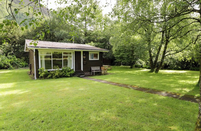 TY BEDWEN, pet friendly, character holiday cottage in Dinas Mawddwy