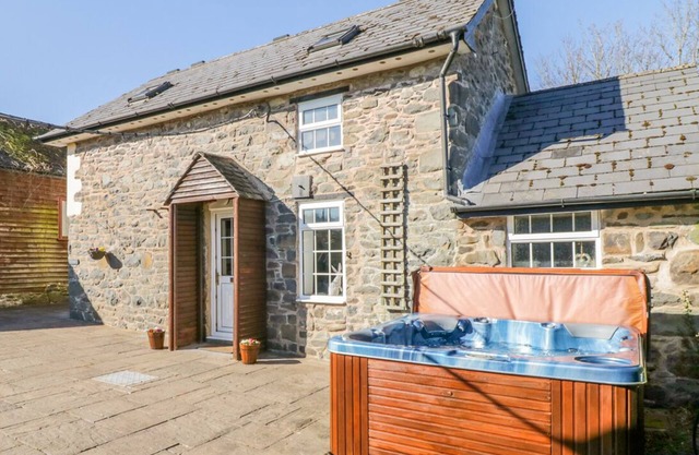TY HAF, pet friendly, luxury holiday cottage, with pool in Carno