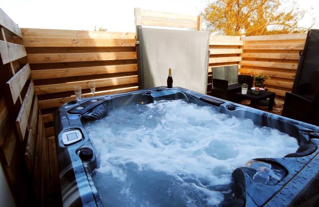 Ty Tomm : Cosy cottage with private spa - Ideal for 2 + baby - Near beach & nature