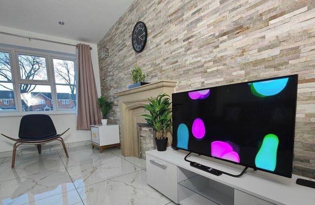 Tyburn Home, Birmingham B24 Long Stays with FREE Parking and FREE Wi-Fi