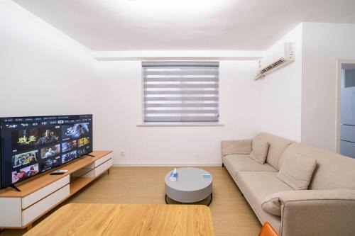 Tyms Xujiahui Premium 3BR 2BA APT